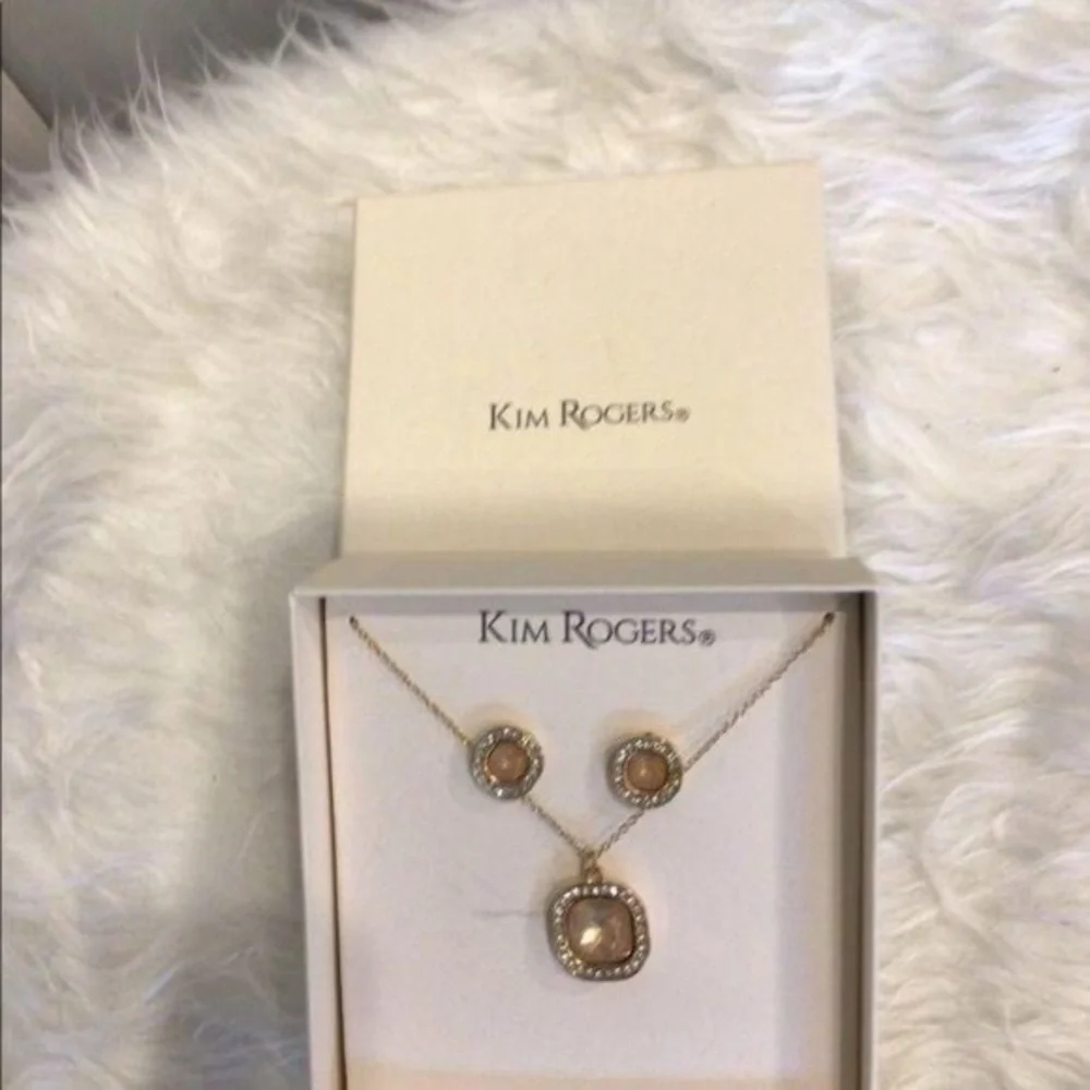 ❄️ Kim Rogers | Gold Square Earrings and Necklace Set
